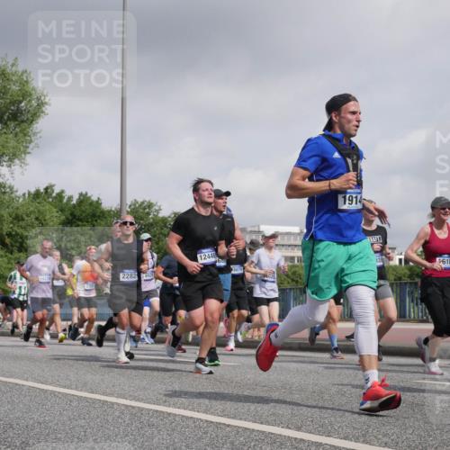 29.06.2025 - hella hamburg halbmarathon Luisa Fischer http://msf.ph/oto/8498846 29.06.2025 10:02:29 Kennedybrücke 12446, 5277, 5600, 6679, 15179, 2282, 892, 10020, 2391, 1914, 139, 6189, 1319, 1595, 1914, 2282, 2364, 2391, 2432, 3668, 4426, 4837, 5277, 5299, 7033, 7037, 7547, 8542, 8929, 9488, 9903, 9907, 9984, 10020, 10518, 10519 meine-sportfotos.de