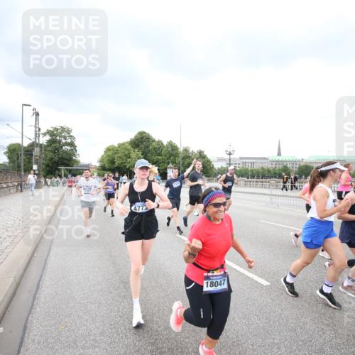 29.06.2025 - hella hamburg halbmarathon Jannik Wohlers http://msf.ph/oto/8498856 29.06.2025 10:56:13 Lombardsbrücke 1047, 2143, 2307, 2887, 2991, 3438, 3516, 3517, 3520, 3614, 3675, 3676, 3953, 3987, 4094, 4118, 4773, 5237, 5438, 5911, 6348, 6349, 7090, 7307, 7711, 8108, 8150, 8606, 8939, 8943, 9172, 9210, 9910, 10555, 10569, 10571, 10932, 10936, 11047, 11089, 11204, 12221, 12328, 12354, 12543, 12993, 13096, 13108, 13834, 14613, 14711, 14746, 15215, 15747, 16034, 16934, 17092, 17494, 17797, 18047, 18197, 18247 meine-sportfotos.de