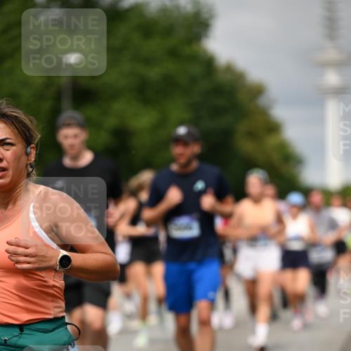 29.06.2025 - hella hamburg halbmarathon Dr. Thomas Lammeyer http://msf.ph/oto/8498863 29.06.2025 10:23:51 Kennedybrücke 1145, 1159, 1160, 1708, 2405, 2703, 2795, 2918, 2993, 2995, 3446, 3631, 4170, 4562, 4570, 4979, 5035, 5178, 5251, 5397, 5429, 5556, 5878, 6249, 6796, 6797, 6872, 6874, 6939, 7137, 7248, 7249, 7647, 7836, 8427, 8537, 8778, 10349, 10540, 10594, 10966, 11036, 11247 meine-sportfotos.de