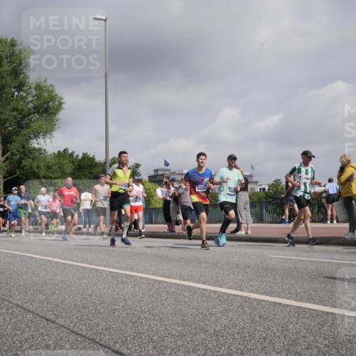 29.06.2025 - hella hamburg halbmarathon Luisa Fischer http://msf.ph/oto/8498880 29.06.2025 10:02:34 Kennedybrücke 9488, 990, 1595, 1955, 2282, 2364, 2391, 2432, 2910, 3279, 3668, 3836, 5277, 5299, 7037, 7547, 8330, 8929, 9488, 9907, 9984, 10020, 10518 meine-sportfotos.de