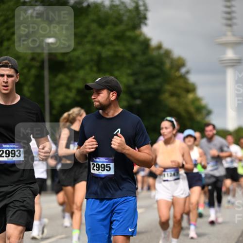 29.06.2025 - hella hamburg halbmarathon Dr. Thomas Lammeyer http://msf.ph/oto/8498886 29.06.2025 10:23:51 Kennedybrücke 1145, 1159, 1160, 1708, 2405, 2703, 2795, 2918, 2993, 2995, 3446, 3631, 4170, 4562, 4570, 4979, 5035, 5178, 5251, 5397, 5429, 5556, 5878, 6249, 6796, 6797, 6872, 6874, 6939, 7137, 7248, 7249, 7647, 7836, 8427, 8537, 8778, 10349, 10540, 10594, 10966, 11036, 11247 meine-sportfotos.de