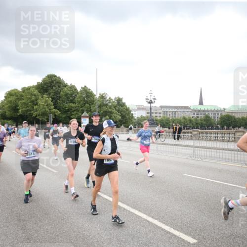 29.06.2025 - hella hamburg halbmarathon Jannik Wohlers http://msf.ph/oto/8498889 29.06.2025 10:56:17 Lombardsbrücke 1047, 2143, 2307, 2887, 2991, 3418, 3438, 3516, 3517, 3520, 3614, 3675, 3676, 4094, 4118, 4773, 5237, 5438, 5911, 5944, 6348, 6349, 7307, 7381, 8108, 8150, 8606, 8939, 8943, 9172, 9210, 9402, 9404, 9517, 9902, 9905, 9910, 10138, 10309, 10555, 10569, 10571, 10932, 10936, 11047, 11089, 11204, 12221, 12328, 12354, 12543, 12993, 13096, 13108, 13801, 13834, 14117, 14472, 14711, 14746, 15215, 15747, 15748, 15823, 16034, 16934, 17797, 18047, 18197 meine-sportfotos.de