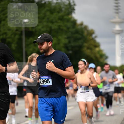 29.06.2025 - hella hamburg halbmarathon Dr. Thomas Lammeyer http://msf.ph/oto/8498896 29.06.2025 10:23:52 Kennedybrücke 1145, 1159, 1160, 1708, 2405, 2703, 2795, 2918, 2993, 2995, 3446, 3631, 4170, 4562, 4570, 4979, 5035, 5178, 5251, 5397, 5429, 5556, 5834, 5878, 6249, 6796, 6797, 6872, 6874, 6939, 7137, 7248, 7249, 7647, 7836, 8427, 8537, 8778, 10349, 10540, 10594, 10966, 11036, 11247 meine-sportfotos.de