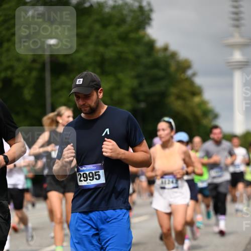 29.06.2025 - hella hamburg halbmarathon Dr. Thomas Lammeyer http://msf.ph/oto/8498901 29.06.2025 10:23:52 Kennedybrücke 1145, 1159, 1160, 1708, 2405, 2703, 2795, 2918, 2993, 2995, 3446, 3631, 4170, 4562, 4570, 4979, 5035, 5178, 5251, 5397, 5429, 5556, 5834, 5878, 6249, 6796, 6797, 6872, 6874, 6939, 7137, 7248, 7249, 7647, 7836, 8427, 8537, 8778, 10349, 10540, 10594, 10966, 11036, 11247 meine-sportfotos.de