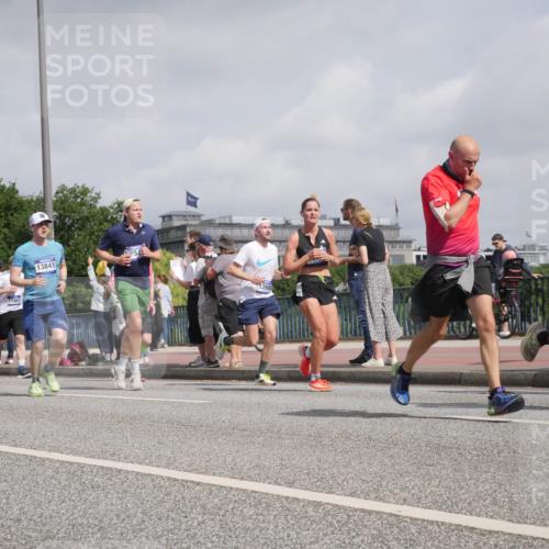 29.06.2025 - hella hamburg halbmarathon Luisa Fischer http://msf.ph/oto/8498902 29.06.2025 10:02:37 Kennedybrücke 18495, 17967, 754, 13841, 13988, 366, 1642, 1834, 1955, 2364, 2432, 2910, 3279, 3668, 3836, 5015, 5134, 5420, 6587, 7547, 8285, 8330, 9488, 9907, 9984 meine-sportfotos.de
