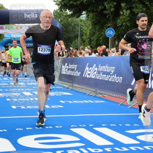 29.06.2025 - hella hamburg halbmarathon Strokosch-Dieckow http://msf.ph/oto/8498907 29.06.2025 10:54:02 Ziel 1151, 1410, 1815, 2432, 3096, 3208, 3209, 5638, 6294, 6356, 6374, 6481, 6581, 7918, 8390, 8394, 9032, 9791, 11499, 11789, 12379, 13032, 13397, 13794, 13869, 14175, 16871, 17348, 18308, 18879 meine-sportfotos.de