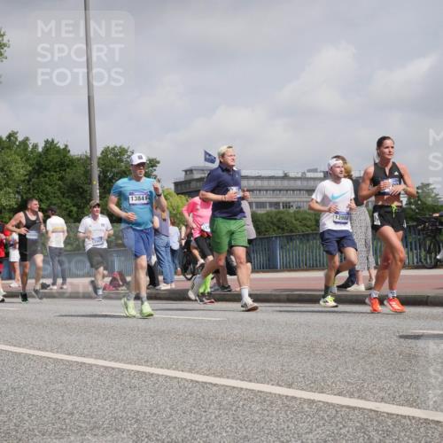 29.06.2025 - hella hamburg halbmarathon Luisa Fischer http://msf.ph/oto/8498908 29.06.2025 10:02:37 Kennedybrücke 18495, 477, 17967, 13841, 187, 13988, 1642, 1834, 1955, 2364, 2432, 2910, 3279, 3668, 3836, 5015, 5134, 5420, 6587, 7547, 8285, 8330, 9488, 9907, 9984 meine-sportfotos.de