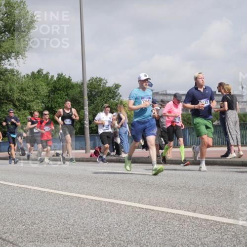 29.06.2025 - hella hamburg halbmarathon Luisa Fischer http://msf.ph/oto/8498910 29.06.2025 10:02:38 Kennedybrücke 3279, 4, 18495, 17967, 13941, 18730, 47, 13988, 1642, 1834, 1955, 2910, 3279, 3668, 3836, 5015, 5134, 5420, 6587, 7547, 8285, 8330, 9984 meine-sportfotos.de