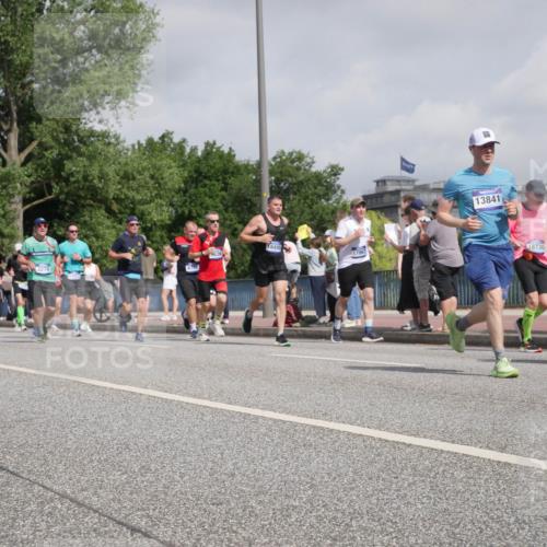 29.06.2025 - hella hamburg halbmarathon Luisa Fischer http://msf.ph/oto/8498913 29.06.2025 10:02:38 Kennedybrücke 3279, 18495, 17967, 13841, 18730, 1642, 1834, 1955, 2910, 3279, 3668, 3836, 5015, 5134, 5420, 6587, 7547, 8285, 8330, 9984 meine-sportfotos.de