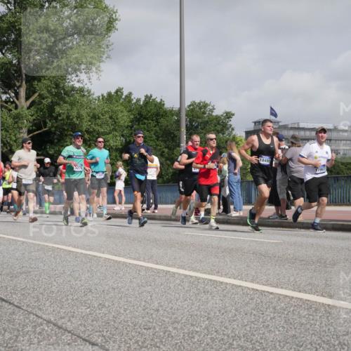 29.06.2025 - hella hamburg halbmarathon Luisa Fischer http://msf.ph/oto/8498920 29.06.2025 10:02:39 Kennedybrücke 1834, 11568, 477, 3279, 13523, 18495, 17967, 1125, 1642, 1834, 1955, 2676, 2910, 3279, 3668, 3836, 5015, 5134, 5420, 6414, 6415, 6587, 7547, 8285, 8330, 9984, 10093 meine-sportfotos.de
