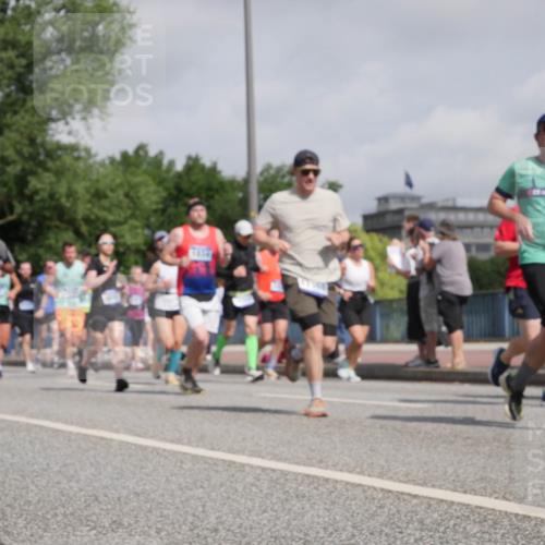 29.06.2025 - hella hamburg halbmarathon Luisa Fischer http://msf.ph/oto/8498943 29.06.2025 10:02:42 Kennedybrücke 3279, 1125, 1642, 1834, 1955, 2676, 2910, 3279, 3836, 5015, 5134, 5420, 6414, 6415, 6587, 7547, 8223, 8285, 8330, 10093 meine-sportfotos.de