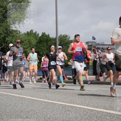 29.06.2025 - hella hamburg halbmarathon Luisa Fischer http://msf.ph/oto/8498947 29.06.2025 10:02:43 Kennedybrücke 8285, 14818, 17, 2910, 134, 6414, 6587, 1820, 1834, 11568, 1125, 1642, 1834, 1955, 2676, 2910, 3279, 3836, 5015, 5134, 5420, 6414, 6415, 6587, 8223, 8285, 8330, 10093 meine-sportfotos.de