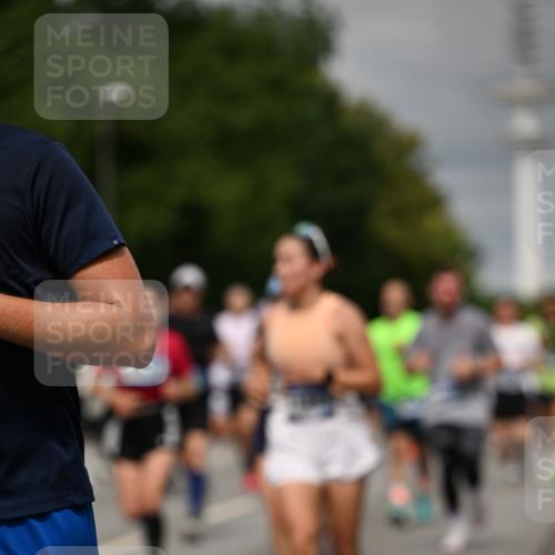 29.06.2025 - hella hamburg halbmarathon Dr. Thomas Lammeyer http://msf.ph/oto/8498950 29.06.2025 10:23:53 Kennedybrücke 1145, 1159, 1160, 1708, 2405, 2703, 2795, 2918, 2993, 2995, 3446, 3631, 4170, 4562, 4570, 4979, 5035, 5178, 5251, 5397, 5429, 5556, 5834, 5878, 6249, 6796, 6797, 6872, 6874, 6939, 7137, 7248, 7249, 7647, 7836, 8427, 8537, 8778, 10349, 10540, 10594, 10966, 11036, 11247 meine-sportfotos.de