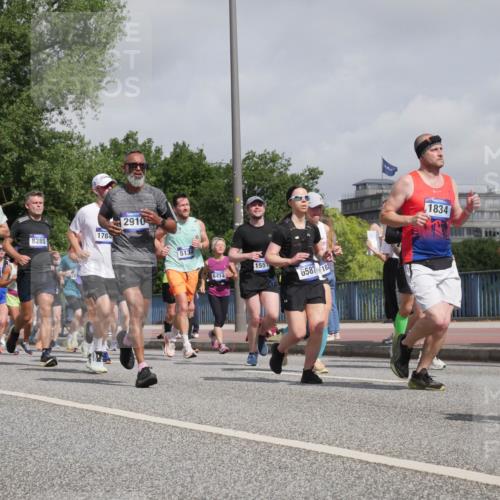 29.06.2025 - hella hamburg halbmarathon Luisa Fischer http://msf.ph/oto/8498952 29.06.2025 10:02:44 Kennedybrücke 1009, 112, 14818, 8285, 1784, 2910, 5134, 6414, 155, 6587, 18, 1834, 1125, 1642, 1834, 1955, 2676, 2910, 3279, 4231, 5015, 5134, 5420, 6414, 6415, 6587, 8223, 8285, 8330, 10093 meine-sportfotos.de