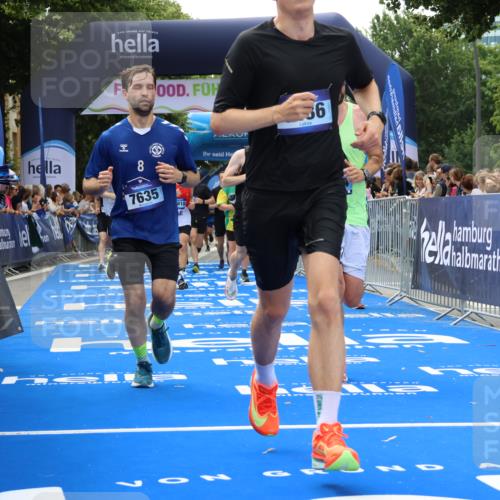 29.06.2025 - hella hamburg halbmarathon Strokosch-Dieckow http://msf.ph/oto/8498955 29.06.2025 10:43:28 Ziel 2653, 3928, 4080, 5124, 5436, 5506, 7635, 8664, 9931, 10237, 10246, 11648, 12623, 13348, 13996, 14484, 16338, 16720, 17391, 18513, 18775, 18810, 18942, 18987, 19009, 19051, 19229 meine-sportfotos.de