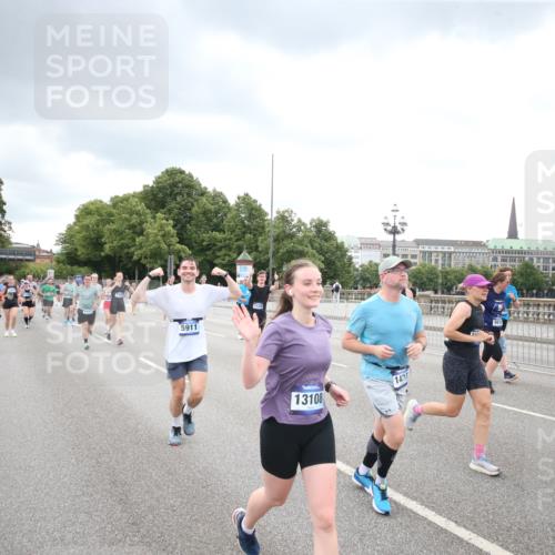 29.06.2025 - hella hamburg halbmarathon Jannik Wohlers http://msf.ph/oto/8498961 29.06.2025 10:56:19 Lombardsbrücke 2143, 2307, 2887, 2991, 3348, 3418, 3438, 3516, 3517, 3520, 3614, 4094, 4118, 4773, 5237, 5438, 5589, 5911, 5944, 6348, 6349, 7307, 7381, 8108, 8150, 8606, 8939, 8943, 9172, 9210, 9402, 9404, 9517, 9902, 9905, 9910, 10138, 10309, 10555, 10569, 10571, 10936, 11047, 11089, 11204, 12221, 12328, 12354, 12543, 12993, 13096, 13108, 13801, 13834, 14117, 14472, 14711, 14746, 15215, 15748, 15823, 16034, 17797, 18197 meine-sportfotos.de