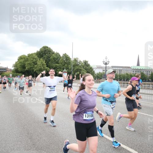 29.06.2025 - hella hamburg halbmarathon Jannik Wohlers http://msf.ph/oto/8498966 29.06.2025 10:56:20 Lombardsbrücke 2143, 2307, 2887, 2932, 2991, 3348, 3418, 3438, 3516, 3517, 3520, 3614, 4094, 4118, 4773, 5438, 5589, 5911, 5944, 6348, 6349, 7381, 8108, 8150, 8606, 8939, 8943, 9172, 9210, 9402, 9404, 9517, 9902, 9905, 9910, 10138, 10309, 10555, 10569, 10571, 10936, 11047, 11089, 11204, 12221, 12328, 12354, 12993, 13096, 13108, 13273, 13671, 13801, 13834, 14117, 14472, 14711, 14746, 15215, 15748, 15823, 16034, 18197 meine-sportfotos.de