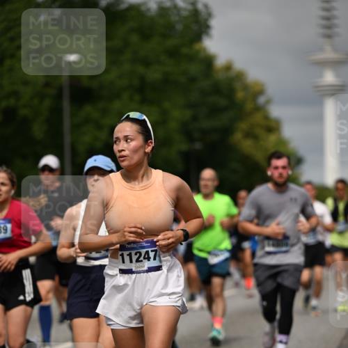 29.06.2025 - hella hamburg halbmarathon Dr. Thomas Lammeyer http://msf.ph/oto/8498968 29.06.2025 10:23:54 Kennedybrücke 1145, 1708, 2405, 2795, 2918, 2993, 2995, 3446, 3631, 4170, 4562, 4570, 4979, 5035, 5123, 5178, 5251, 5397, 5429, 5556, 5834, 5878, 6444, 6796, 6797, 6872, 6874, 6939, 7137, 7248, 7249, 7647, 7836, 8427, 8537, 8778, 10349, 10540, 10594, 10966, 11036, 11247 meine-sportfotos.de