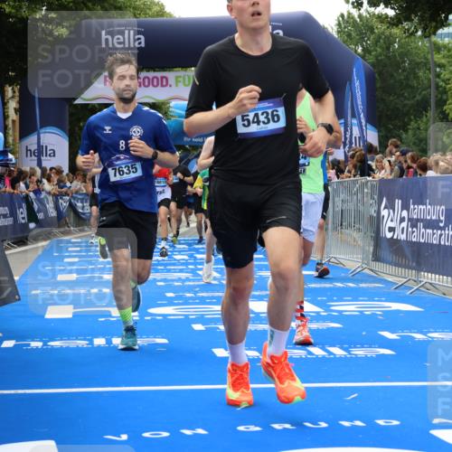 29.06.2025 - hella hamburg halbmarathon Strokosch-Dieckow http://msf.ph/oto/8498973 29.06.2025 10:43:28 Ziel 2653, 3928, 4080, 5124, 5436, 5506, 7635, 8664, 9931, 10237, 10246, 11648, 12623, 13348, 13996, 14484, 16338, 16720, 17391, 18513, 18775, 18810, 18942, 18987, 19009, 19051, 19229 meine-sportfotos.de
