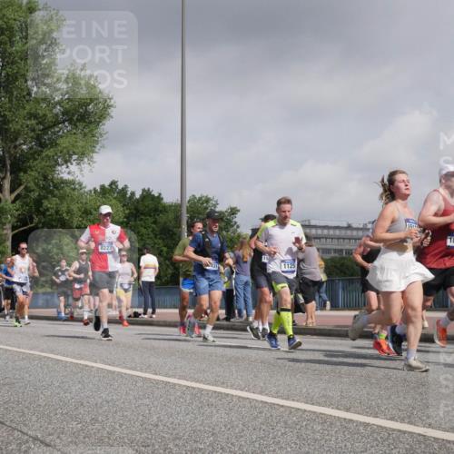 29.06.2025 - hella hamburg halbmarathon Luisa Fischer http://msf.ph/oto/8498988 29.06.2025 10:02:49 Kennedybrücke 17468, 8223, 15, 1125, 1514, 1009, 15263, 12, 1006, 1125, 1642, 2099, 2676, 4231, 5134, 5420, 6414, 6415, 6581, 7786, 8223, 8285, 8394, 8402, 8573, 10031, 10093 meine-sportfotos.de