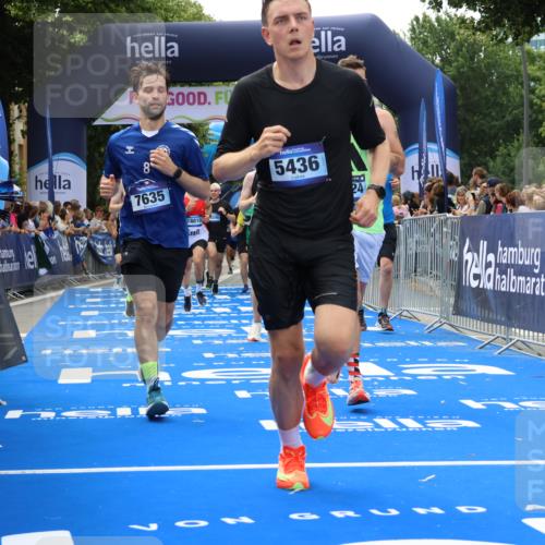 29.06.2025 - hella hamburg halbmarathon Strokosch-Dieckow http://msf.ph/oto/8498991 29.06.2025 10:43:28 Ziel 2653, 3928, 4080, 5124, 5436, 5506, 7635, 8664, 9931, 10237, 10246, 11648, 12623, 13348, 13996, 14484, 16338, 16720, 17391, 18513, 18775, 18810, 18942, 18987, 19009, 19051, 19229 meine-sportfotos.de