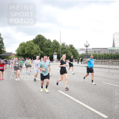 29.06.2025 - hella hamburg halbmarathon Jannik Wohlers http://msf.ph/oto/8498997 29.06.2025 10:56:22 Lombardsbrücke 2143, 2307, 2887, 2932, 2991, 3348, 3387, 3418, 3438, 3516, 3517, 3614, 4094, 4118, 4773, 5438, 5589, 5911, 5944, 6348, 6349, 7381, 8150, 8939, 8943, 9172, 9210, 9402, 9404, 9517, 9902, 9905, 9910, 10138, 10309, 10571, 10632, 10936, 11047, 11089, 11204, 12221, 12328, 12345, 12354, 12993, 13108, 13273, 13671, 13801, 13834, 14117, 14472, 14711, 14746, 15215, 15630, 15748, 15823, 18197 meine-sportfotos.de