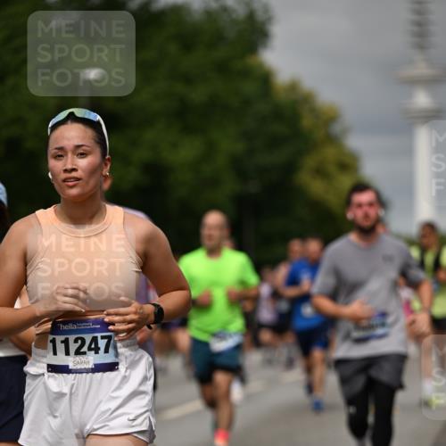 29.06.2025 - hella hamburg halbmarathon Dr. Thomas Lammeyer http://msf.ph/oto/8499000 29.06.2025 10:23:55 Kennedybrücke 1145, 2405, 2795, 2918, 2993, 2995, 3446, 3631, 4170, 4562, 4570, 4979, 5035, 5123, 5178, 5251, 5397, 5429, 5556, 5834, 5878, 6444, 6796, 6797, 6872, 6874, 6939, 7137, 7248, 7249, 7647, 7836, 7917, 8427, 8537, 8778, 10349, 10540, 10594, 10966, 11036, 11247 meine-sportfotos.de