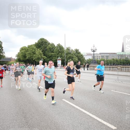 29.06.2025 - hella hamburg halbmarathon Jannik Wohlers http://msf.ph/oto/8499002 29.06.2025 10:56:23 Lombardsbrücke 2887, 2932, 2991, 3348, 3387, 3418, 3438, 3516, 3517, 3614, 4094, 4118, 5589, 5911, 5944, 6348, 6349, 7381, 8150, 8197, 8939, 8943, 9172, 9210, 9402, 9404, 9517, 9902, 9905, 9910, 10138, 10309, 10450, 10571, 10632, 10936, 11047, 11089, 11204, 12328, 12345, 12354, 12993, 13108, 13273, 13671, 13801, 13834, 14117, 14472, 14711, 14746, 15215, 15630, 15748, 15823, 18197 meine-sportfotos.de