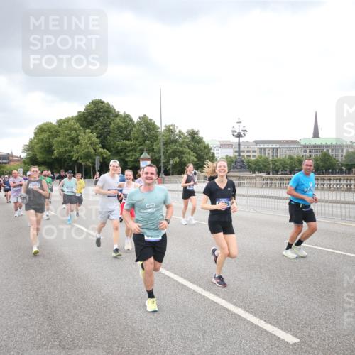 29.06.2025 - hella hamburg halbmarathon Jannik Wohlers http://msf.ph/oto/8499024 29.06.2025 10:56:23 Lombardsbrücke 2887, 2932, 2991, 3348, 3387, 3418, 3438, 3516, 3517, 3614, 4094, 4118, 5589, 5911, 5944, 6348, 6349, 7381, 8150, 8197, 8939, 8943, 9172, 9210, 9402, 9404, 9517, 9902, 9905, 9910, 10138, 10309, 10450, 10571, 10632, 10936, 11047, 11089, 11204, 12328, 12345, 12354, 12993, 13108, 13273, 13671, 13801, 13834, 14117, 14472, 14711, 14746, 15215, 15630, 15748, 15823, 18197 meine-sportfotos.de