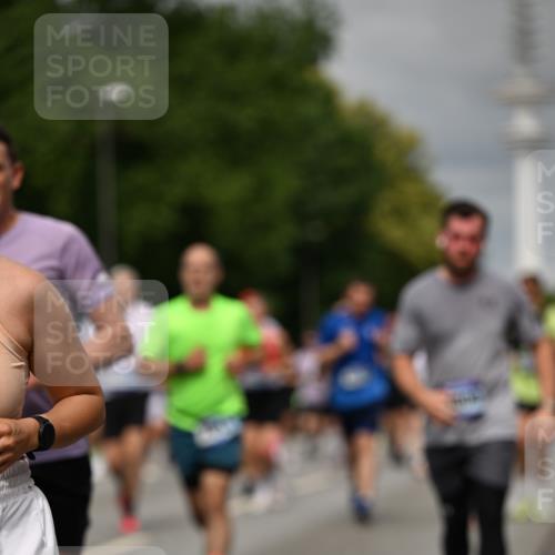 29.06.2025 - hella hamburg halbmarathon Dr. Thomas Lammeyer http://msf.ph/oto/8499026 29.06.2025 10:23:56 Kennedybrücke 1145, 2405, 2795, 2918, 2993, 2995, 3446, 3631, 4170, 4562, 4570, 4979, 5035, 5123, 5178, 5251, 5397, 5429, 5556, 5834, 5849, 5878, 6444, 6796, 6797, 6872, 6874, 6939, 7137, 7248, 7249, 7647, 7836, 7917, 8427, 8537, 8778, 10349, 10540, 10594, 10966, 11036, 11247 meine-sportfotos.de
