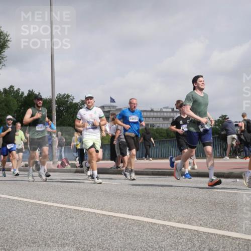 29.06.2025 - hella hamburg halbmarathon Luisa Fischer http://msf.ph/oto/8499030 29.06.2025 10:02:54 Kennedybrücke 17525, 8394, 5097, 6581, 778, 10031, 135, 1413, 1006, 1334, 2099, 2348, 3177, 4231, 5341, 6202, 6581, 7786, 8223, 8394, 8402, 8520, 8573, 10031, 10788 meine-sportfotos.de