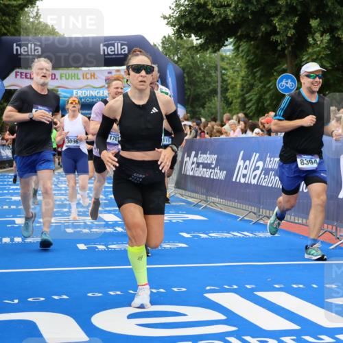 29.06.2025 - hella hamburg halbmarathon Strokosch-Dieckow http://msf.ph/oto/8499045 29.06.2025 10:53:58 Ziel 1151, 1410, 1706, 1815, 1870, 2432, 3096, 3208, 3209, 6356, 6374, 6481, 7395, 7918, 7973, 8394, 9032, 11499, 11789, 12379, 12413, 13032, 13869, 14175, 16477, 16538, 17348, 18308, 18418, 18831, 18879, 18915, 19177 meine-sportfotos.de
