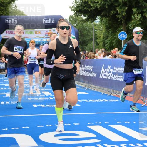 29.06.2025 - hella hamburg halbmarathon Strokosch-Dieckow http://msf.ph/oto/8499055 29.06.2025 10:53:58 Ziel 1151, 1410, 1706, 1815, 1870, 2432, 3096, 3208, 3209, 6356, 6374, 6481, 7395, 7918, 7973, 8394, 9032, 11499, 11789, 12379, 12413, 13032, 13869, 14175, 16477, 16538, 17348, 18308, 18418, 18831, 18879, 18915, 19177 meine-sportfotos.de