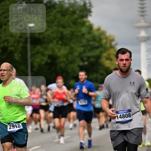 29.06.2025 - hella hamburg halbmarathon Dr. Thomas Lammeyer http://msf.ph/oto/8499059 29.06.2025 10:23:57 Kennedybrücke 1145, 2405, 2795, 2918, 2993, 2995, 3446, 3631, 4170, 4562, 4570, 4979, 5035, 5123, 5178, 5251, 5397, 5429, 5556, 5834, 5849, 5878, 6444, 6796, 6797, 6872, 6874, 6939, 7137, 7248, 7249, 7647, 7836, 7917, 8427, 8537, 8778, 10349, 10594, 10966, 11028, 11036, 11247 meine-sportfotos.de