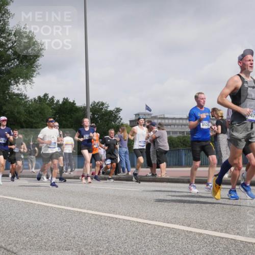 29.06.2025 - hella hamburg halbmarathon Luisa Fischer http://msf.ph/oto/8499077 29.06.2025 10:03:00 Kennedybrücke 4632, 11992, 18112, 2348, 17940, 11158, 8520, 4750, 1778, 1006, 1180, 1334, 2099, 2348, 2677, 3112, 3177, 3861, 3898, 4796, 5341, 6082, 6084, 6202, 6260, 8402, 8520, 8730, 9611, 10044, 10582, 10788 meine-sportfotos.de