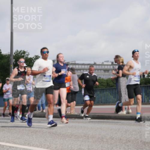 29.06.2025 - hella hamburg halbmarathon Luisa Fischer http://msf.ph/oto/8499087 29.06.2025 10:03:01 Kennedybrücke 4632, 1006, 1180, 1334, 2348, 2677, 3112, 3177, 3861, 3898, 4796, 5341, 6082, 6084, 6202, 6260, 6462, 7824, 8520, 8730, 9611, 10044, 10582, 10788 meine-sportfotos.de