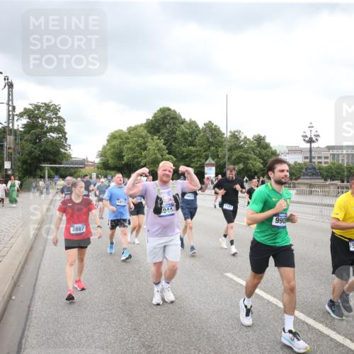 29.06.2025 - hella hamburg halbmarathon Jannik Wohlers http://msf.ph/oto/8499101 29.06.2025 10:56:27 Lombardsbrücke 1207, 2932, 3348, 3387, 3418, 3485, 3516, 3517, 4094, 4118, 4568, 4569, 5589, 5911, 5944, 6284, 6348, 6349, 7381, 7416, 7417, 8150, 8197, 9172, 9210, 9402, 9404, 9517, 9902, 9905, 10016, 10138, 10309, 10450, 10632, 11047, 12328, 12345, 12354, 12828, 12993, 13108, 13194, 13273, 13276, 13671, 13801, 13834, 14117, 14472, 14711, 15215, 15630, 15748, 15823 meine-sportfotos.de