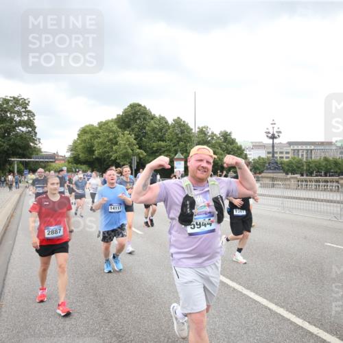 29.06.2025 - hella hamburg halbmarathon Jannik Wohlers http://msf.ph/oto/8499133 29.06.2025 10:56:27 Lombardsbrücke 1207, 2932, 3348, 3387, 3418, 3485, 3516, 3517, 4094, 4118, 4568, 4569, 5589, 5911, 5944, 6284, 6348, 6349, 7381, 7416, 7417, 8150, 8197, 9172, 9210, 9402, 9404, 9517, 9902, 9905, 10016, 10138, 10309, 10450, 10632, 11047, 12328, 12345, 12354, 12828, 12993, 13108, 13194, 13273, 13276, 13671, 13801, 13834, 14117, 14472, 14711, 15215, 15630, 15748, 15823 meine-sportfotos.de