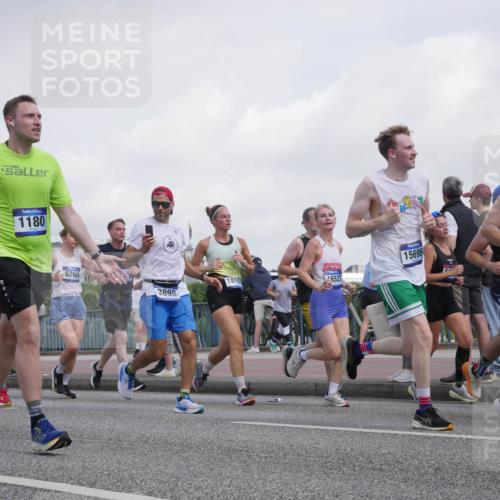 29.06.2025 - hella hamburg halbmarathon Luisa Fischer http://msf.ph/oto/8499134 29.06.2025 10:03:07 Kennedybrücke 646, 1180, 6260, 1815, 6527, 12213, 3898, 15695, 608, 1180, 1239, 1334, 2346, 2677, 3112, 3177, 3861, 3898, 4796, 5341, 5728, 6082, 6084, 6201, 6260, 6462, 6602, 7824, 8531, 8730, 9611, 10044, 10337, 10582 meine-sportfotos.de