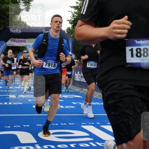 29.06.2025 - hella hamburg halbmarathon Strokosch-Dieckow http://msf.ph/oto/8499139 29.06.2025 10:53:56 Ziel 1151, 1706, 1815, 1870, 2432, 3096, 6356, 6374, 6481, 7395, 7918, 7973, 8394, 9032, 10891, 11499, 11789, 12379, 12413, 13032, 13869, 14026, 14175, 16477, 16538, 17348, 18308, 18418, 18831, 18879, 18915, 19177 meine-sportfotos.de