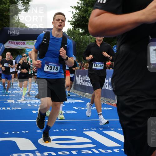 29.06.2025 - hella hamburg halbmarathon Strokosch-Dieckow http://msf.ph/oto/8499149 29.06.2025 10:53:56 Ziel 1151, 1706, 1815, 1870, 2432, 3096, 6356, 6374, 6481, 7395, 7918, 7973, 8394, 9032, 10891, 11499, 11789, 12379, 12413, 13032, 13869, 14026, 14175, 16477, 16538, 17348, 18308, 18418, 18831, 18879, 18915, 19177 meine-sportfotos.de