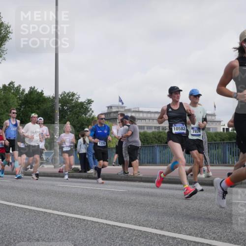 29.06.2025 - hella hamburg halbmarathon Luisa Fischer http://msf.ph/oto/8499155 29.06.2025 10:03:10 Kennedybrücke 16261, 14778, 8531, 1239, 10337, 10582, 7824, 10044, 1239, 1264, 2159, 2346, 2582, 2584, 3112, 3861, 3898, 4013, 4594, 4796, 5728, 6082, 6104, 6201, 6260, 6462, 6602, 7159, 7824, 8531, 8730, 9611, 10044, 10268, 10337, 10582 meine-sportfotos.de