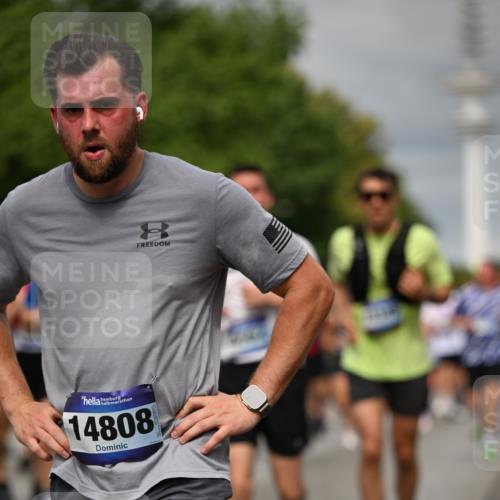 29.06.2025 - hella hamburg halbmarathon Dr. Thomas Lammeyer http://msf.ph/oto/8499156 29.06.2025 10:24:00 Kennedybrücke 1145, 2405, 2795, 2918, 2993, 2995, 3278, 3446, 3631, 3678, 4170, 4539, 4562, 4570, 4614, 4979, 5035, 5123, 5178, 5251, 5397, 5429, 5556, 5834, 5849, 5878, 6444, 6796, 6797, 6872, 6874, 6939, 7137, 7248, 7249, 7647, 7744, 7836, 7917, 8427, 8537, 10349, 10594, 10622, 10966, 11028, 11036, 11247 meine-sportfotos.de