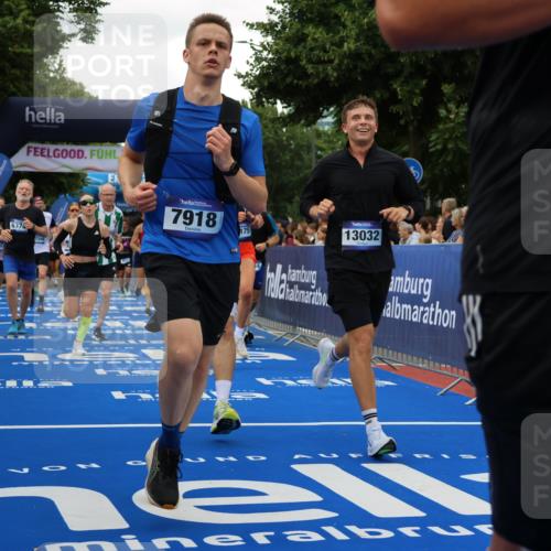 29.06.2025 - hella hamburg halbmarathon Strokosch-Dieckow http://msf.ph/oto/8499158 29.06.2025 10:53:56 Ziel 1151, 1706, 1815, 1870, 2432, 3096, 6356, 6374, 6481, 7395, 7918, 7973, 8394, 9032, 10891, 11499, 11789, 12379, 12413, 13032, 13869, 14026, 14175, 16477, 16538, 17348, 18308, 18418, 18831, 18879, 18915, 19177 meine-sportfotos.de