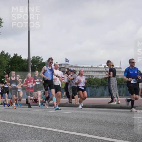 29.06.2025 - hella hamburg halbmarathon Luisa Fischer http://msf.ph/oto/8499167 29.06.2025 10:03:11 Kennedybrücke 1626, 14778, 1277, 6201, 16257, 8531, 6602, 1239, 1239, 1264, 2159, 2346, 2447, 2582, 2584, 3112, 3898, 4013, 4594, 4796, 5728, 6104, 6201, 6260, 6462, 6602, 7159, 7824, 8531, 8730, 9611, 10044, 10268, 10337, 10582, 10587 meine-sportfotos.de