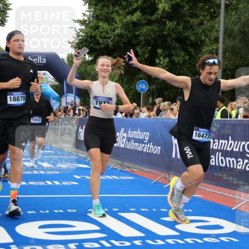 29.06.2025 - hella hamburg halbmarathon Strokosch-Dieckow http://msf.ph/oto/8499168 29.06.2025 10:53:55 Ziel 1151, 1706, 1815, 1870, 2432, 3096, 6260, 6356, 6374, 6481, 7395, 7918, 7973, 8394, 9032, 9922, 10891, 11789, 12413, 13032, 13869, 14026, 14175, 15502, 16477, 16538, 17348, 18308, 18418, 18487, 18759, 18831, 18879, 18915, 19177 meine-sportfotos.de