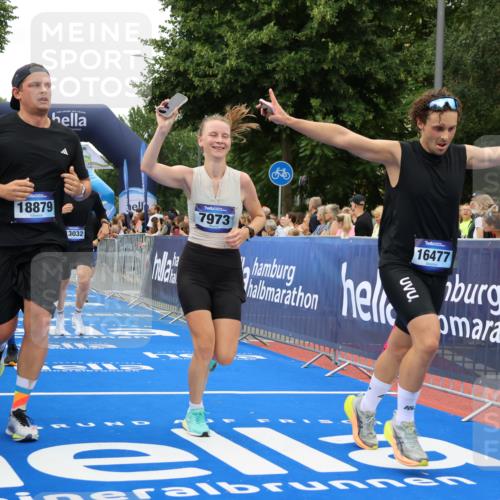 29.06.2025 - hella hamburg halbmarathon Strokosch-Dieckow http://msf.ph/oto/8499178 29.06.2025 10:53:55 Ziel 1151, 1706, 1815, 1870, 2432, 3096, 6260, 6356, 6374, 6481, 7395, 7918, 7973, 8394, 9032, 9922, 10891, 11789, 12413, 13032, 13869, 14026, 14175, 15502, 16477, 16538, 17348, 18308, 18418, 18487, 18759, 18831, 18879, 18915, 19177 meine-sportfotos.de