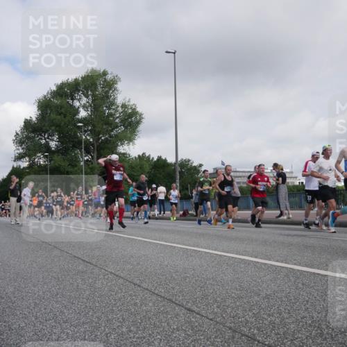 29.06.2025 - hella hamburg halbmarathon Luisa Fischer http://msf.ph/oto/8499181 29.06.2025 10:03:13 Kennedybrücke 5728, 1477, 33, 1239, 1264, 2159, 2346, 2447, 2582, 2584, 2730, 3042, 3794, 4013, 4419, 4594, 5643, 5728, 6104, 6201, 6462, 6602, 7159, 7717, 7824, 8531, 8730, 10268, 10337, 10582, 10587, 10665, 10759 meine-sportfotos.de