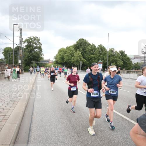 29.06.2025 - hella hamburg halbmarathon Jannik Wohlers http://msf.ph/oto/8499185 29.06.2025 10:56:31 Lombardsbrücke 1207, 2871, 2932, 3348, 3387, 3418, 3470, 3485, 3516, 3517, 4094, 4118, 4568, 4569, 5589, 5944, 6284, 6348, 6349, 6981, 7381, 7416, 7417, 7964, 8150, 8197, 8546, 9298, 9299, 9402, 9404, 9513, 9517, 9902, 9905, 10016, 10138, 10142, 10309, 10450, 10632, 11047, 11050, 12226, 12328, 12345, 12828, 12829, 12993, 13194, 13273, 13276, 13671, 13801, 13834, 13878, 14117, 14472, 15215, 15499, 15630, 15748, 15823 meine-sportfotos.de