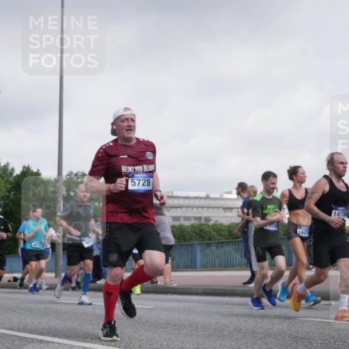 29.06.2025 - hella hamburg halbmarathon Luisa Fischer http://msf.ph/oto/8499190 29.06.2025 10:03:15 Kennedybrücke 2013, 5728, 028, 1625, 14778, 860, 1239, 1264, 2027, 2159, 2346, 2447, 2582, 2584, 2730, 3042, 3794, 4013, 4419, 4594, 5643, 5728, 6104, 6201, 6602, 6636, 7159, 7717, 8531, 8669, 9622, 10268, 10337, 10534, 10587, 10665, 10742, 10759 meine-sportfotos.de